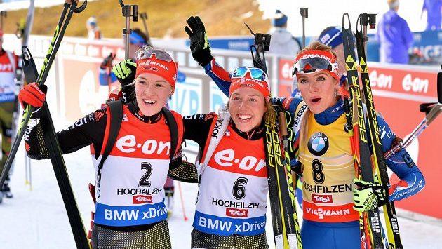 Tři nejlepší po stíhačce v Hochfilzenu: Laura Dahlmeierová (uprostřed), Maren Hammerschmidtová (vlevo), a Gabriela Soukalová. Tři nejlepší po stíhačce v Hochfilzenu: Laura Dahlmeierová (uprostřed), Maren Hammerschmidtová (vlevo), a Gabriela Soukalová.