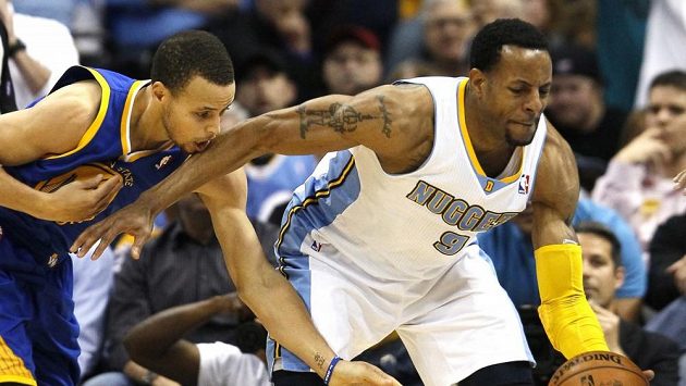Lídrem Denveru byl André Iguodala (vpravo) s 25 body a 12 doskoky. Lídrem Denveru byl André Iguodala (vpravo) s 25 body a 12 doskoky.