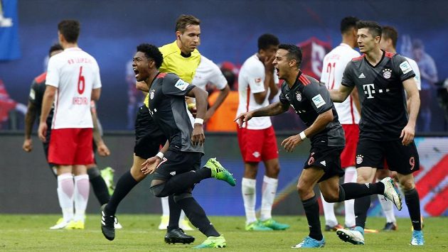 Bayern Mnichov prohrával na hřišti RB Lipsko 2:4, ale nakonec souboj dvou nejlepších týmů bundesligy vyhrál 5:4. Bayern Mnichov prohrával na hřišti RB Lipsko 2:4, ale nakonec souboj dvou nejlepších týmů bundesligy vyhrál 5:4.
