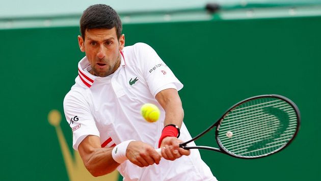 Světová jednička Novak Djokovič během utkání s Danem Evansem v Monte Carlu. Světová jednička Novak Djokovič během utkání s Danem Evansem v Monte Carlu.