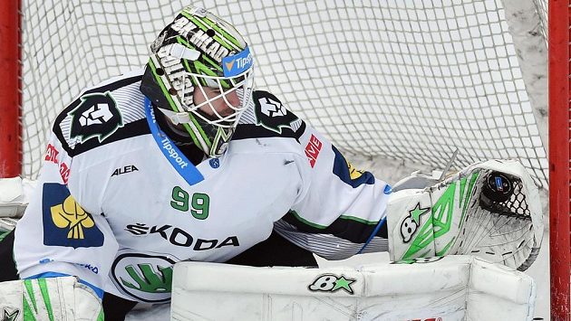 Mladoboleslavský brankář Martin Růžička zasahuje v zápase proti Litvínovu. Mladoboleslavský brankář Martin Růžička zasahuje v zápase proti Litvínovu.
