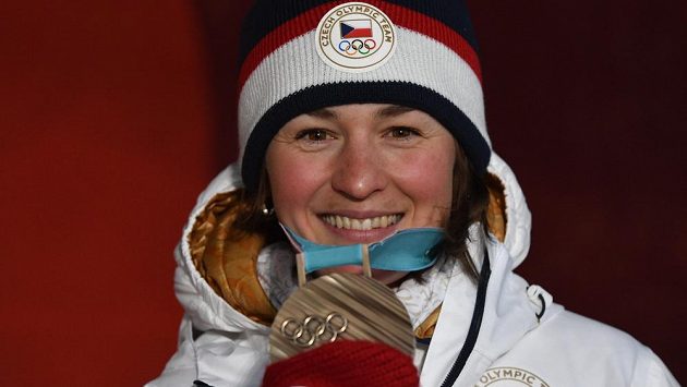 Česká reprezentantka Veronika Vítková s bronzovou medailí z olympijských her v Pchjongčchangu. Česká reprezentantka Veronika Vítková s bronzovou medailí z olympijských her v Pchjongčchangu.