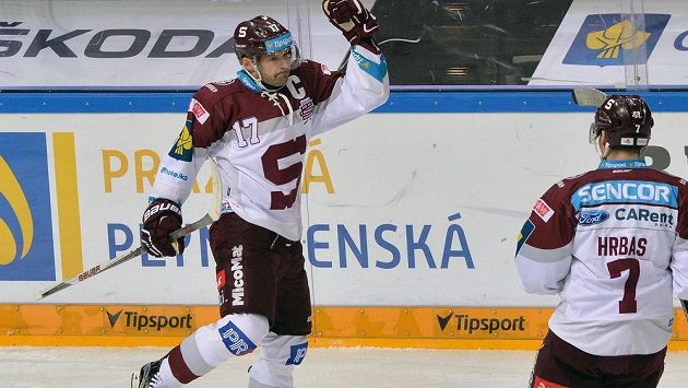 Útočník Sparty Jaroslav Hlinka se raduje z gólu proti Zlínu. Vpravo je sparťanský obránce Marek Hrbas. Útočník Sparty Jaroslav Hlinka se raduje z gólu proti Zlínu. Vpravo je sparťanský obránce Marek Hrbas.