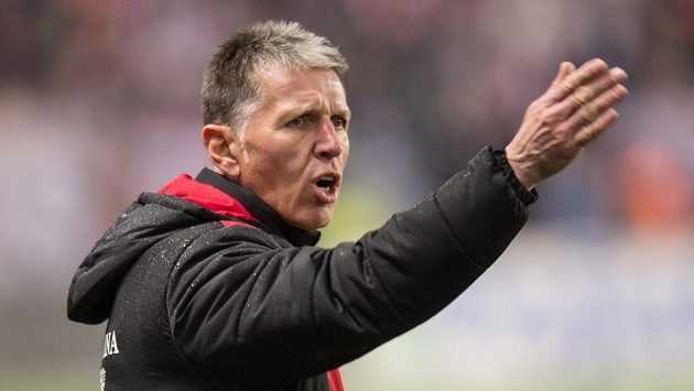 Trenér Slavie Jaroslav Šilhavý během utkání s Bohemians. Trenér Slavie Jaroslav Šilhavý během utkání s Bohemians.