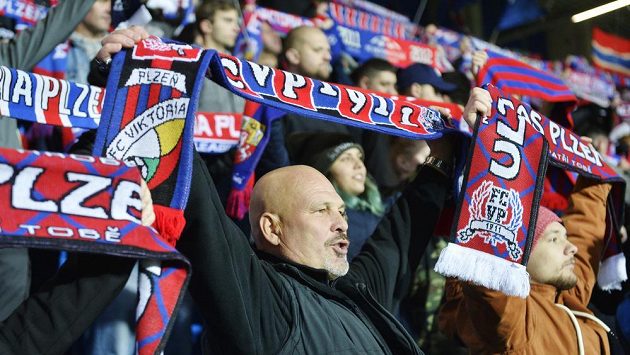 Fanoušci Plzně se radovali, Západočeši ve šlágru 13. kola ligy vyhráli nad Slavií. Fanoušci Plzně se radovali, Západočeši ve šlágru 13. kola ligy vyhráli nad Slavií.