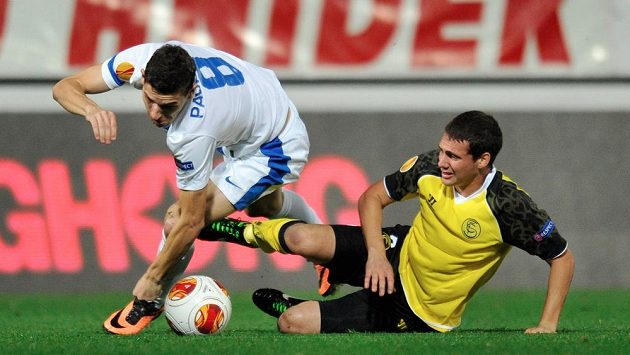 Liberecký záložník David Pavelka (vlevo) a Sebastián Cristoforo ze Sevilly v utkání Evropské ligy. Liberecký záložník David Pavelka (vlevo) a Sebastián Cristoforo ze Sevilly v utkání Evropské ligy.