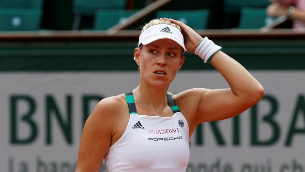 Světová jednička Angelique Kerberová nezvládla první kolo French Open. Světová jednička Angelique Kerberová nezvládla první kolo French Open.