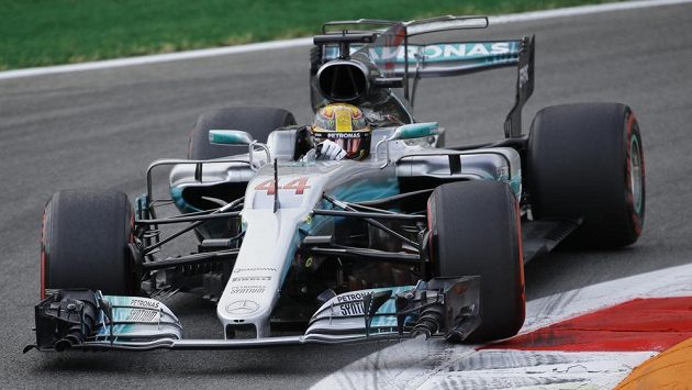 Brit Lewis Hamilton s mercedsem při tréninku v Monze. Brit Lewis Hamilton s mercedsem při tréninku v Monze.