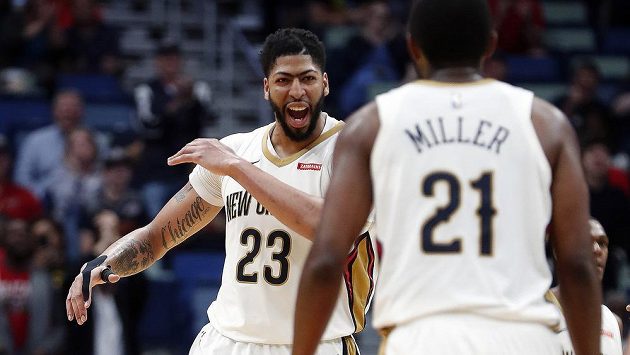 Basketbalista New Orleans Pelicans Anthony Davis (23) v utkání proti Phoenixu. Basketbalista New Orleans Pelicans Anthony Davis (23) v utkání proti Phoenixu.
