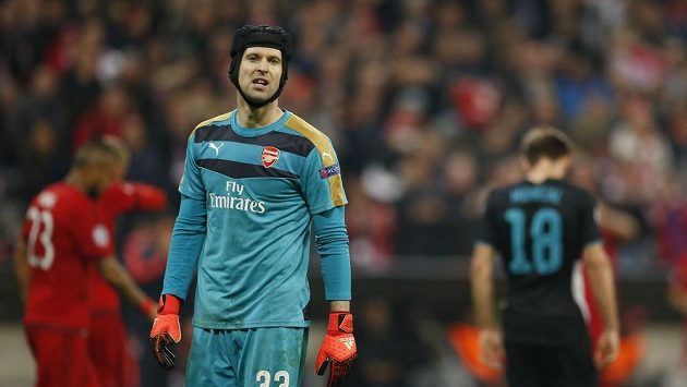 Petr Čech musel v Mnichově hned pětkrát lovit balón z vlastní sítě. Petr Čech musel v Mnichově hned pětkrát lovit balón z vlastní sítě.