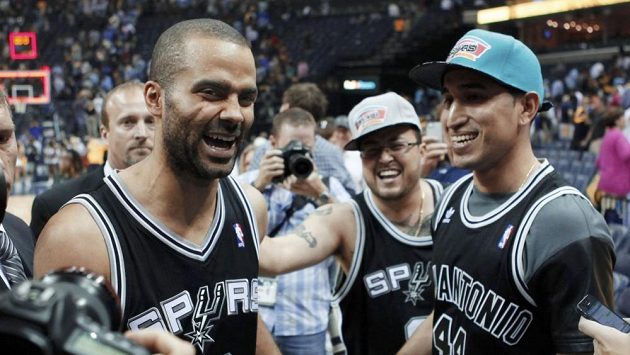 Tony Parker (vlevo) nastřílel ve vítězném týmu 37 bodů. Tony Parker (vlevo) nastřílel ve vítězném týmu 37 bodů.