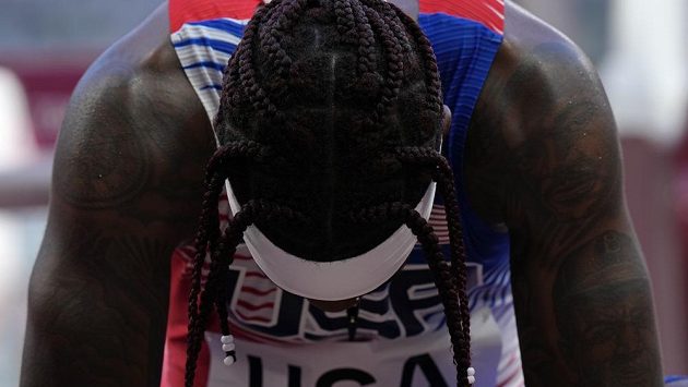 Cravon Gillespie, jeden z členů americké štafety, která se překvapivě neprobojovala do finále na OH v Tokiu. Cravon Gillespie, jeden z členů americké štafety, která se překvapivě neprobojovala do finále na OH v Tokiu.