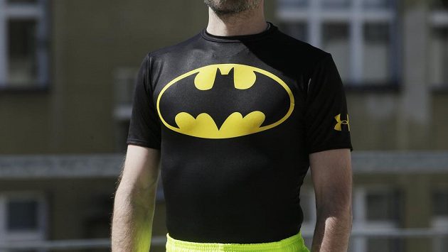 Netopýří muž a jeho kompresní triko od Under Armour (Alter Ego Compression) Netopýří muž a jeho kompresní triko od Under Armour (Alter Ego Compression)