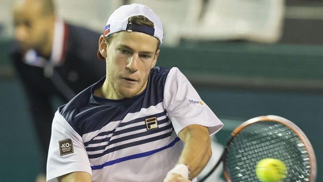 Diego Schwartzman z Argentiny při utkání s Johnem Isnerem z USA. Diego Schwartzman z Argentiny při utkání s Johnem Isnerem z USA.
