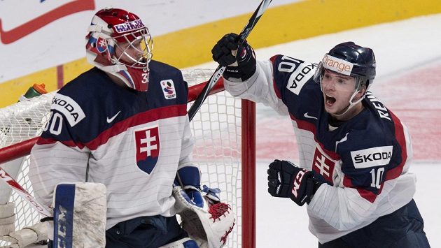 Kapitán Slovenska Martin Réway a brankář Denis Godla, dva hrdinové slovenského týmu. Kapitán Slovenska Martin Réway a brankář Denis Godla, dva hrdinové slovenského týmu.