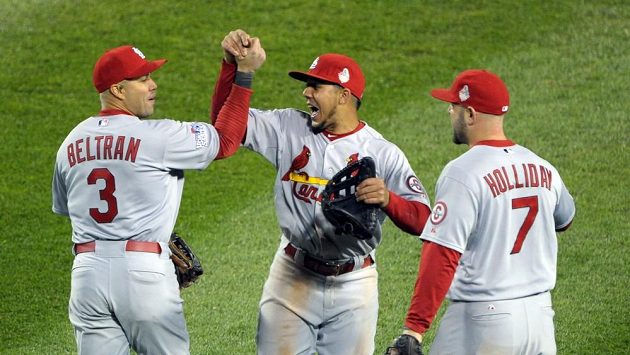 Baseballisté St. Louis se radují z vítězství nad Bostonem. Baseballisté St. Louis se radují z vítězství nad Bostonem.