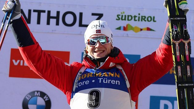 Nor Johannes Thingnes Boe si vychutnává triumf. Nor Johannes Thingnes Boe si vychutnává triumf.