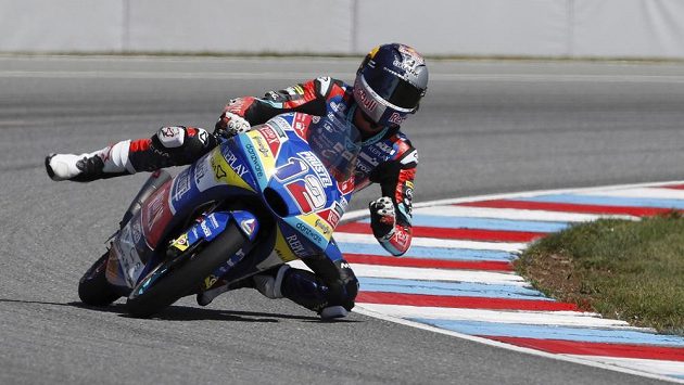 Český motocyklista Filip Salač v problémech při Velké ceně České republiky ve třídě Moto3. Český motocyklista Filip Salač v problémech při Velké ceně České republiky ve třídě Moto3.