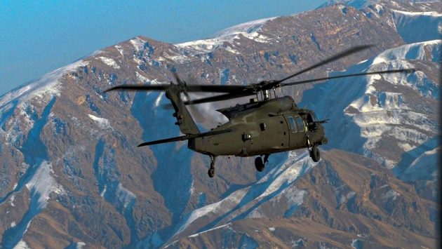 Vrtulníky Sikorsky UH-60 Black Hawk se účastnily mnoha válečných konfliktů, používají se v boji i k záchranným operacím. Vrtulníky Sikorsky UH-60 Black Hawk se účastnily mnoha válečných konfliktů, používají se v boji i k záchranným operacím.