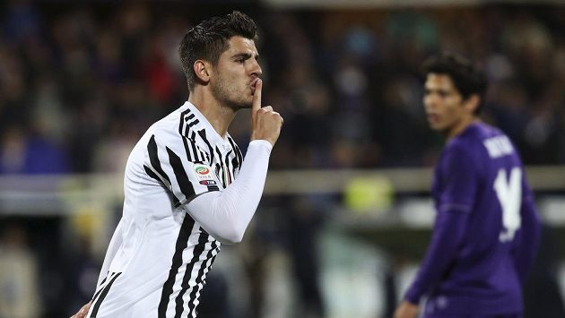 Alvaro Morata z Juventusu jásá po gólu proti Fiorentině. Alvaro Morata z Juventusu jásá po gólu proti Fiorentině.