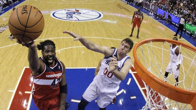 V dresu Wizards zazářil i Brazilec Nene (vlevo). V dresu Wizards zazářil i Brazilec Nene (vlevo).