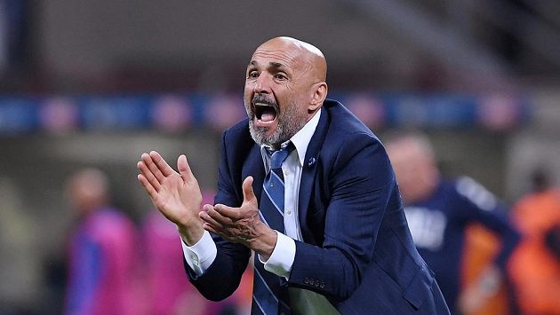 Italský trenér Luciano Spalletti se stal novým trenérem Neapole. Italský trenér Luciano Spalletti se stal novým trenérem Neapole.