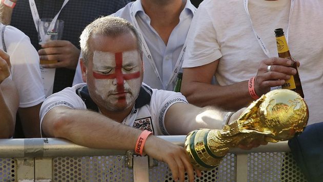 S vidinou Světového poháru se angličtí fanoušci rozloučili, teď v Petrohradu jsou lační alespoň bronzu. S vidinou Světového poháru se angličtí fanoušci rozloučili, teď v Petrohradu jsou lační alespoň bronzu.