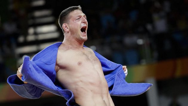 Lukáš Krpálek se raduje ze zlata. Lukáš Krpálek se raduje ze zlata.