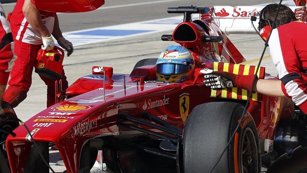 Španěl Fernando Alonso při tréninku na Velkou cenu USA formule 1. Španěl Fernando Alonso při tréninku na Velkou cenu USA formule 1.