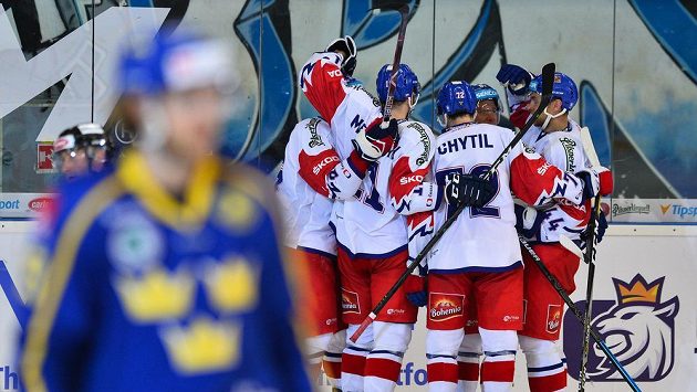 Čistá česká radost a švédské rozladění. Trenér Miloš Říha dovedl národní tým k výhře 3:0. Čistá česká radost a švédské rozladění. Trenér Miloš Říha dovedl národní tým k výhře 3:0.