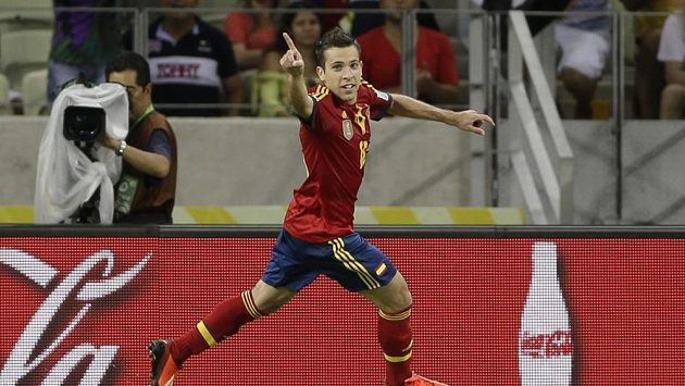 Španělský fotbalista Jordi Alba se raduje z gólu do sítě Nigérie. Španělský fotbalista Jordi Alba se raduje z gólu do sítě Nigérie.