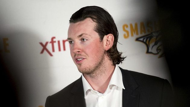 Ryan Johansen během tiskové konference, kdy oznamuje nový podepsaný kontrakt. Ryan Johansen během tiskové konference, kdy oznamuje nový podepsaný kontrakt.
