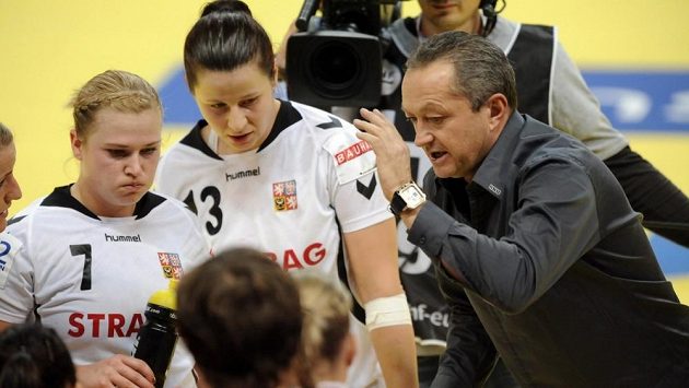 Trenér českých házenkářek Jan Bašný Trenér českých házenkářek Jan Bašný