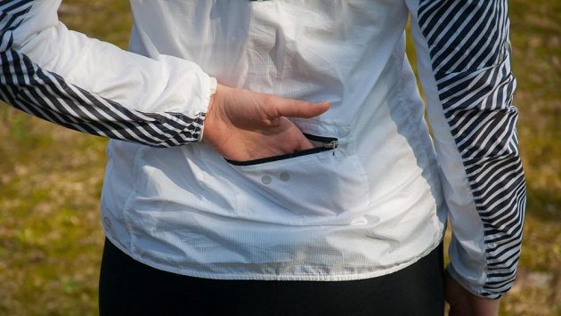 Bunda Puma Graphic nejen dobře funguje, ale i vypadá Bunda Puma Graphic nejen dobře funguje, ale i vypadá