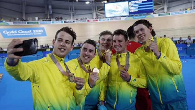 Australští dráhoví cyklisté vytvořili na Hrách Commonwealthu světový rekord ve stíhacím závodu družstev na 4 km. Australští dráhoví cyklisté vytvořili na Hrách Commonwealthu světový rekord ve stíhacím závodu družstev na 4 km.