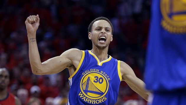 Basketbalista Golden State Stephen Curry se raduje z vítězství nad New Orleans. Basketbalista Golden State Stephen Curry se raduje z vítězství nad New Orleans.