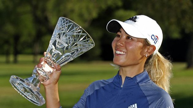 Americká golfistka Danielle Kangová vyhrála druhý turnaj LPGA Tour za sebou. Po triumfu v Toledu se radovala i v Sylvanii, Americká golfistka Danielle Kangová vyhrála druhý turnaj LPGA Tour za sebou. Po triumfu v Toledu se radovala i v Sylvanii,