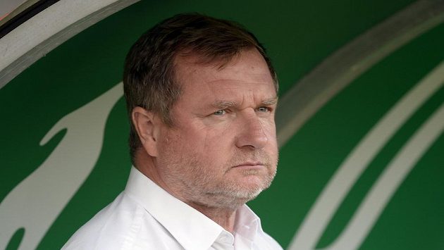 Trenér Plzně Pavel Vrba sleduje dění na hřišti během 4. ligového kola proti Bohemians. Trenér Plzně Pavel Vrba sleduje dění na hřišti během 4. ligového kola proti Bohemians.