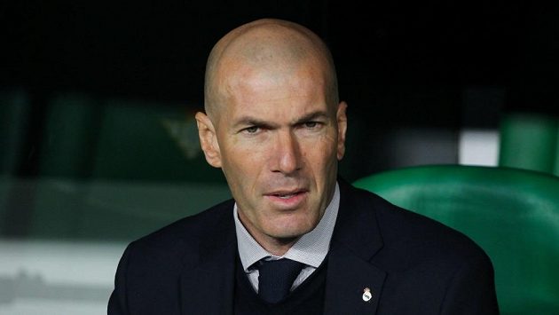 Trenér fotbalového Realu Madrid Zinédine Zidane má plán. Chtěl by nakoupit další hvězdy a sestavit útok snů. Trenér fotbalového Realu Madrid Zinédine Zidane má plán. Chtěl by nakoupit další hvězdy a sestavit útok snů.