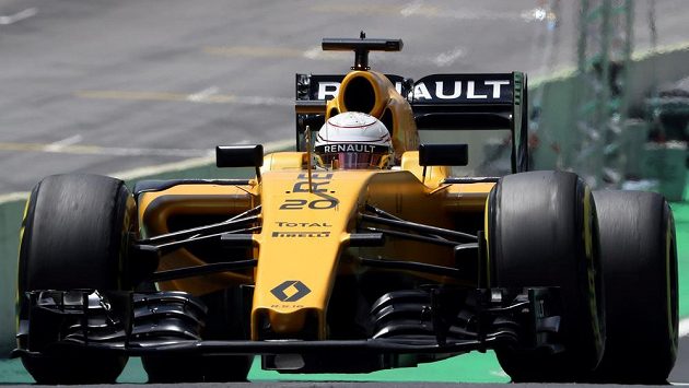 Pilot formule 1 Kevin Magnussen na okruhu v Brazílii. Pilot formule 1 Kevin Magnussen na okruhu v Brazílii.