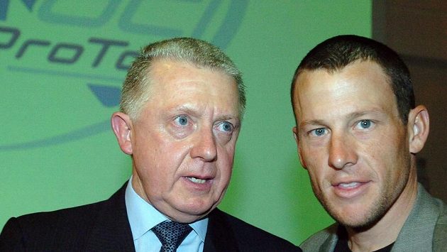 Bývalý šéf světové cyklistiky Hein Verbruggen a Lance Armstrong na snímku z roku 2005. Tehdy byli ještě přátelé. Bývalý šéf světové cyklistiky Hein Verbruggen a Lance Armstrong na snímku z roku 2005. Tehdy byli ještě přátelé.