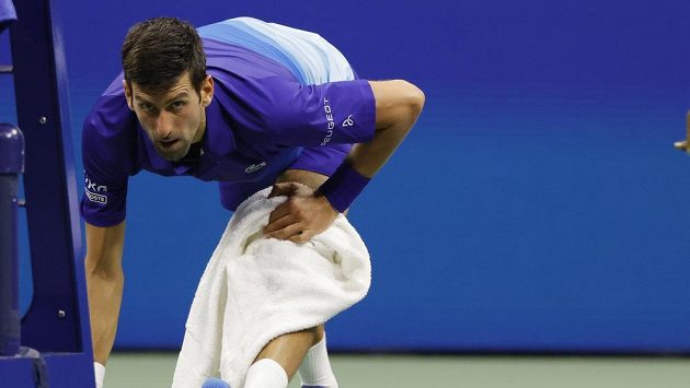 V prvním setu se musel srbský tenista Novak Djokovič sklonit před uměním domácího Jensona Brooksbyho, pak už ale na kurtu vládl. V prvním setu se musel srbský tenista Novak Djokovič sklonit před uměním domácího Jensona Brooksbyho, pak už ale na kurtu vládl.