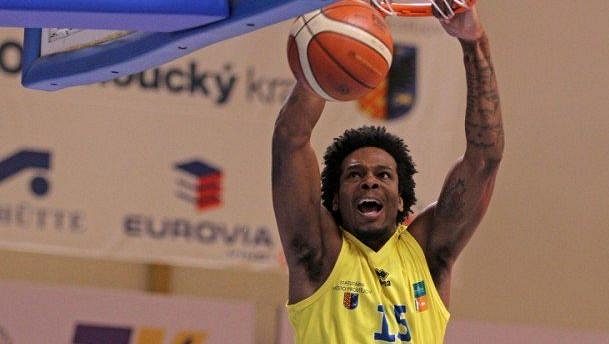 Američan Javonte Adwin Douglas v dresu Olomoucka. Američan Javonte Adwin Douglas v dresu Olomoucka.