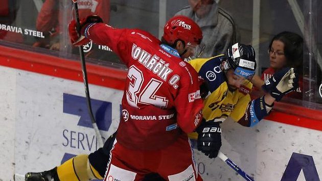 Zleva Ondřej Kovařčík z Třince a Peter Trška ze Zlína. Zleva Ondřej Kovařčík z Třince a Peter Trška ze Zlína.