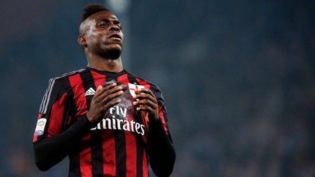 Mario Balotelli stále hledá nový klub. Nechtějí ho už ani v Sassuolu. Mario Balotelli stále hledá nový klub. Nechtějí ho už ani v Sassuolu.