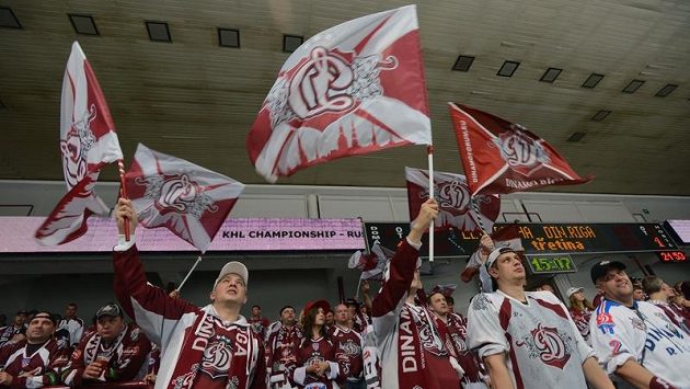 Fanoušci lotyšského celku Dinamo Riga na utkání proti Lvu Praha. Fanoušci lotyšského celku Dinamo Riga na utkání proti Lvu Praha.