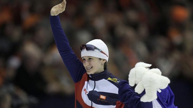 Rychlobruslařka Martina Sáblíková se raduje z titulu mistryně světa v Heerenveenu. Rychlobruslařka Martina Sáblíková se raduje z titulu mistryně světa v Heerenveenu.