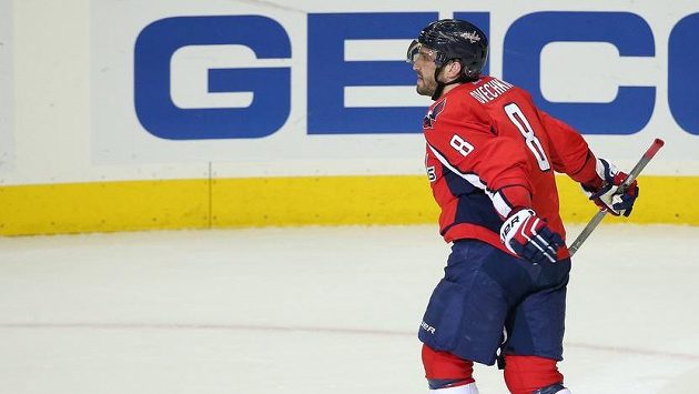 Opět rozhodl. Alexander Ovekčin vstřelil gól v prodloužení, Washington vyhrál nad Torontem 6:5. Šlo o devatenáctý gól v nastavení a Rus vyrovnal rekord Jaromíra Jágra. Opět rozhodl. Alexander Ovekčin vstřelil gól v prodloužení, Washington vyhrál nad Torontem 6:5. Šlo o devatenáctý gól v nastavení a Rus vyrovnal rekord Jaromíra Jágra.