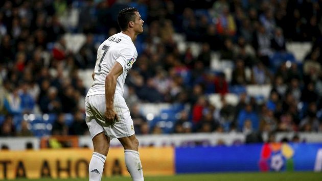Cristiano Ronaldo si natáhl pravděpodobně zadní stehenní sval. Cristiano Ronaldo si natáhl pravděpodobně zadní stehenní sval.