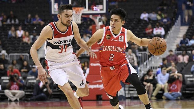 Český basketbalista Tomáš Satoranský (31) z Washingtonu v přípravě na NBA. Český basketbalista Tomáš Satoranský (31) z Washingtonu v přípravě na NBA.